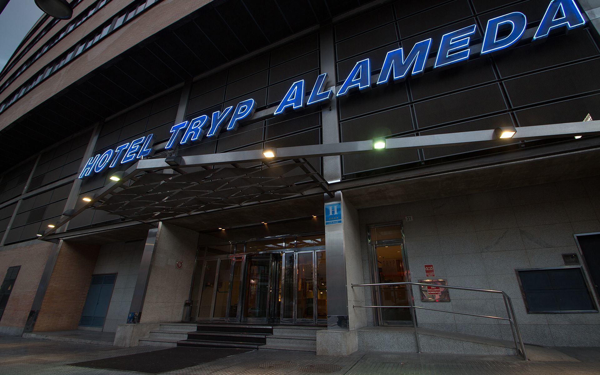 Hotel Malaga Alameda Centro Affiliated By Melia Dış mekan fotoğraf